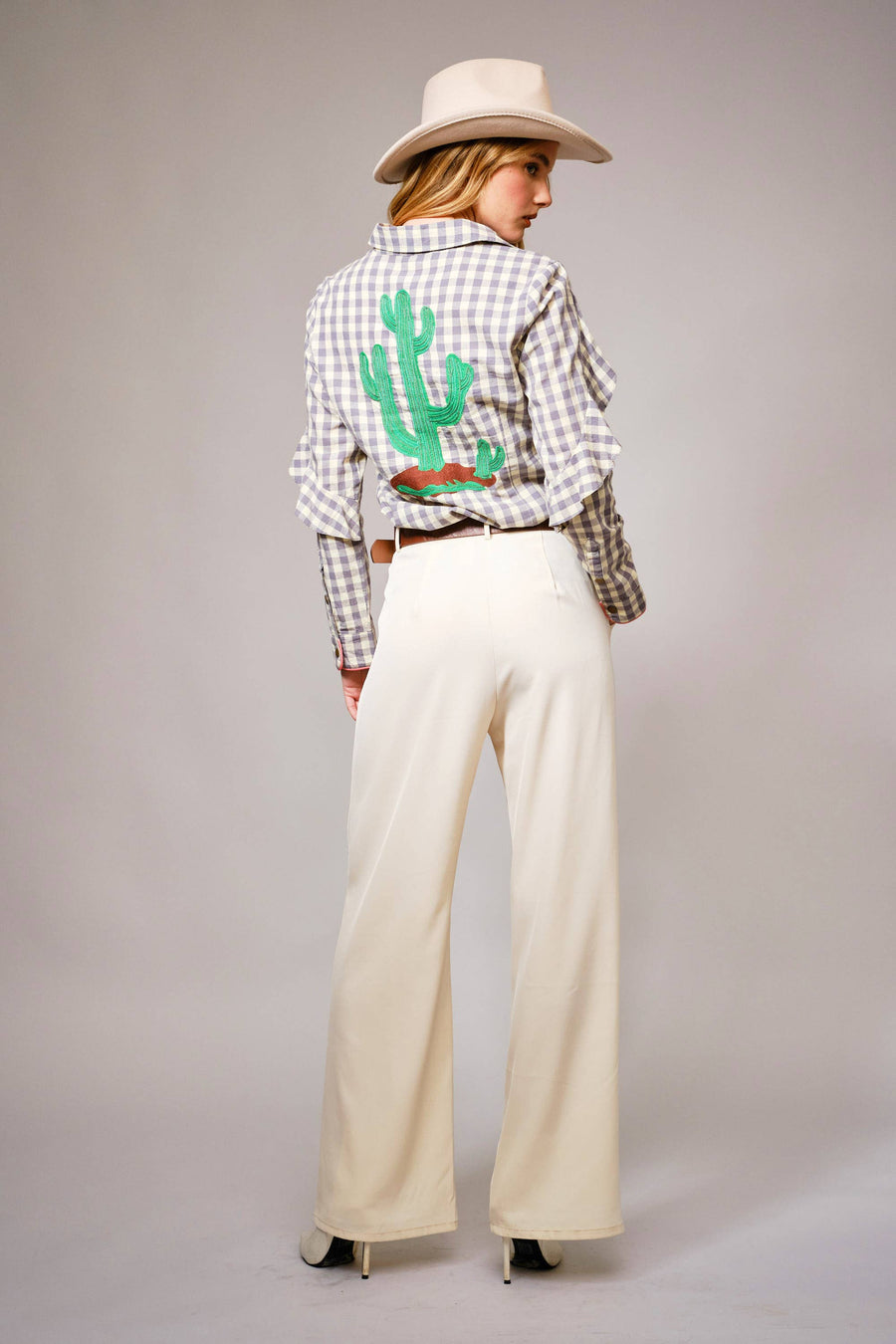 23566T - Gingham Embroidered Western Snap Blouse: GREY / M